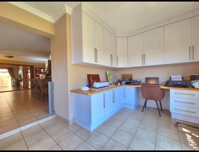 4 BEDROOM VILLA FOR SALE IN DALVIEW